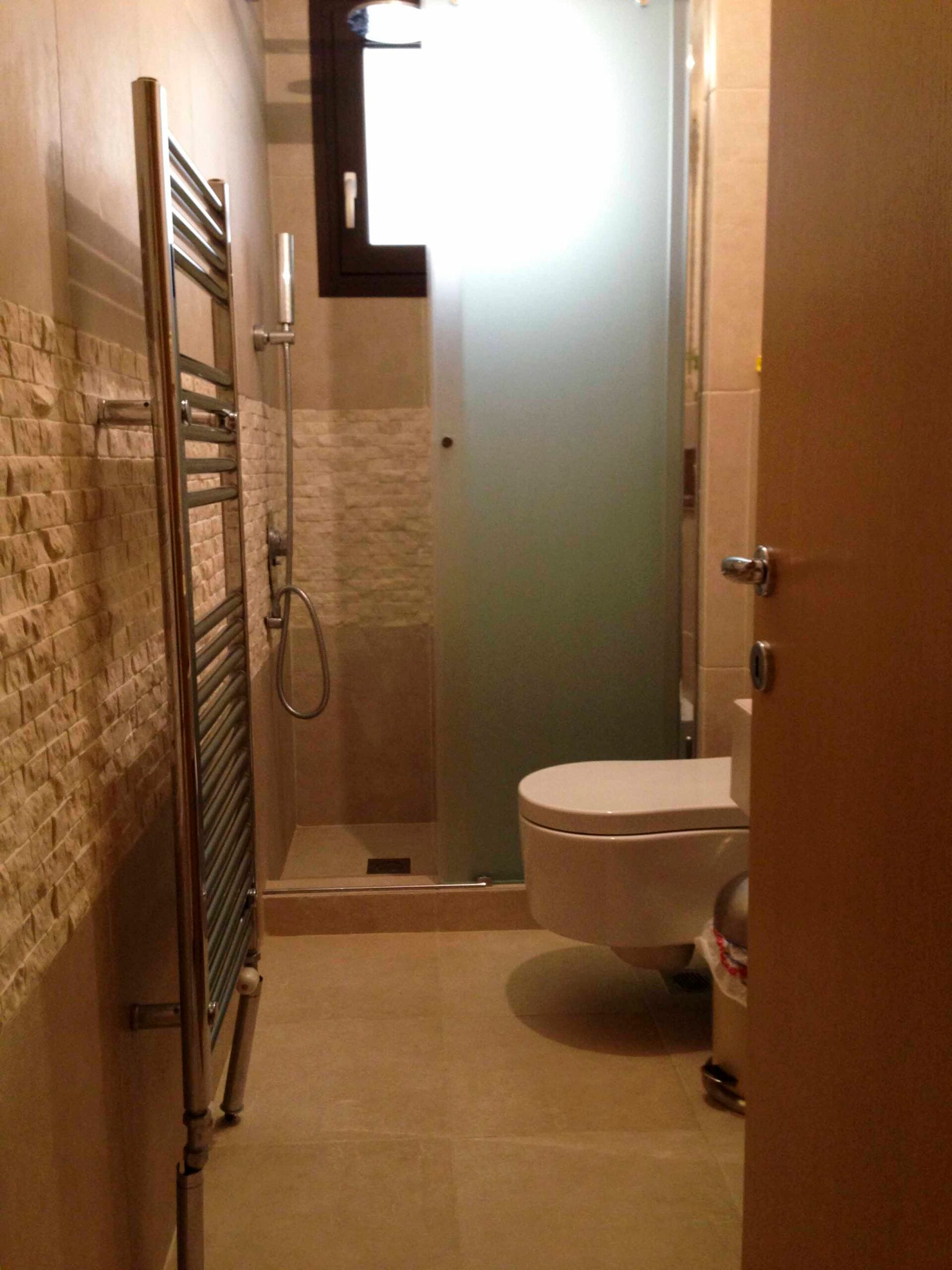 1stFloor_Room2_Bathroom_a_1